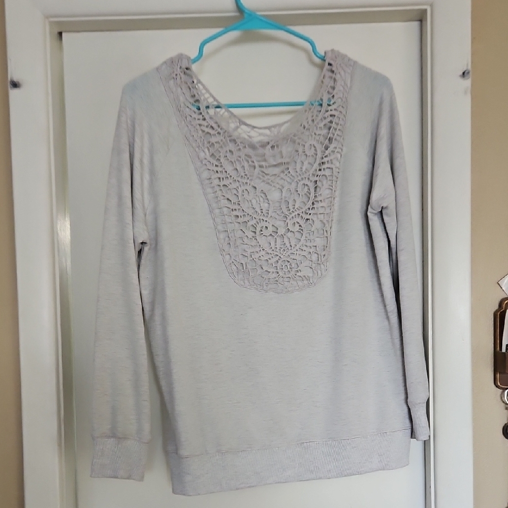 Stylish Women's Sweater Collection - Picture 7 of 11